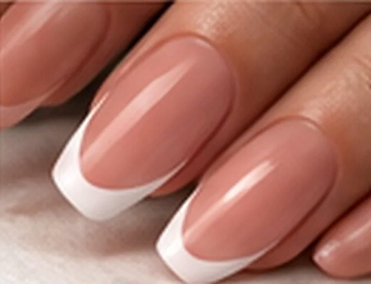 French classique · manucure NK Nails Bar Marrakech
