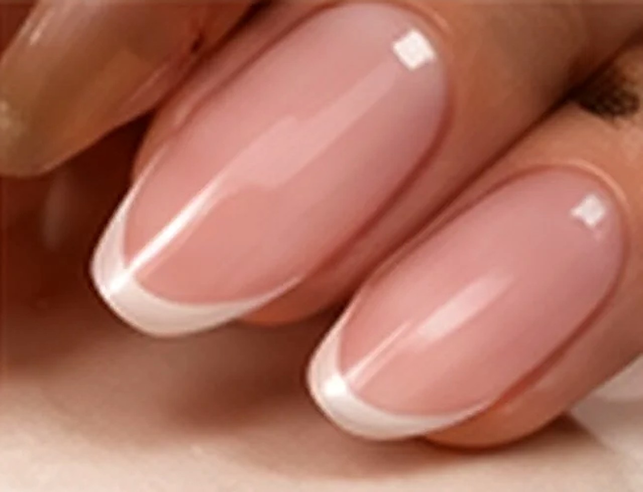 Micro French · manucure NK Nails Bar Marrakech