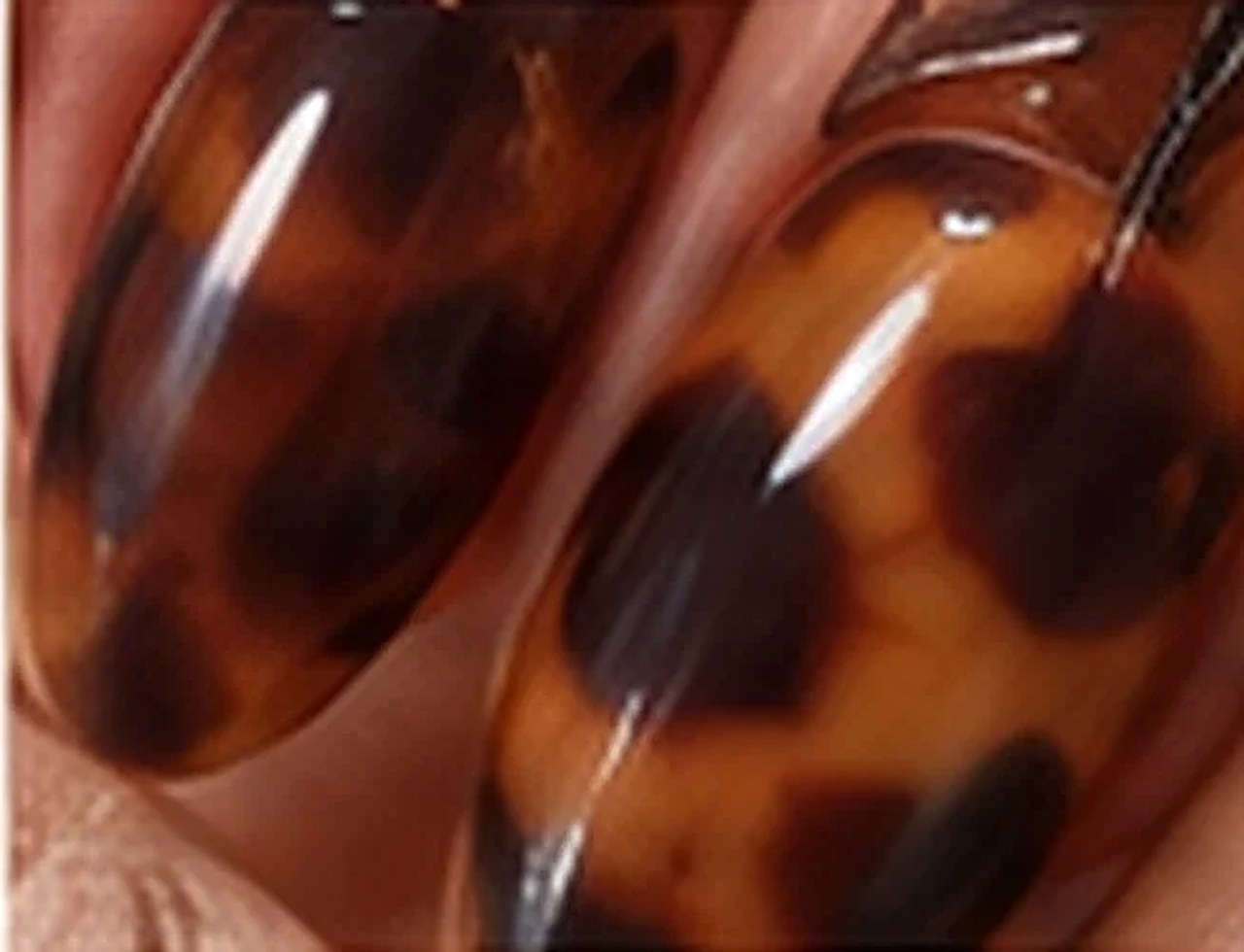 Écaille de tortue · manucure NK Nails Bar Marrakech