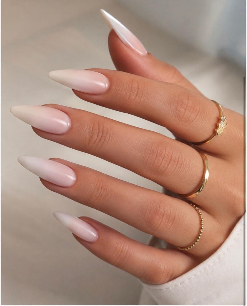 Manucure BIAB nude, ongles amande